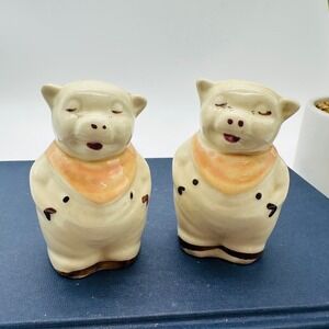 Shawnee Smiley Pig Salt and Pepper Shakers Vintage Ceramic Farmhouse Decor Peach